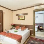 Sheykh Bahaei Hotel